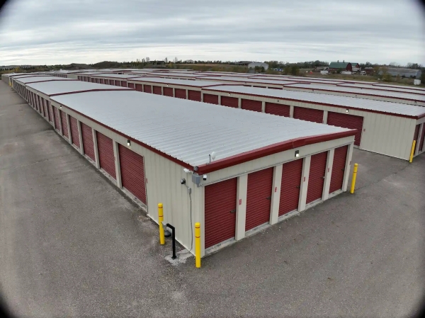 Facility photo: //images.sparefoot.com/medium/239396690a679f4255e.jpg