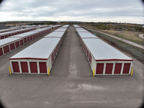 Facility photo: //images.sparefoot.com/medium/239396690a67a983b3b.jpg