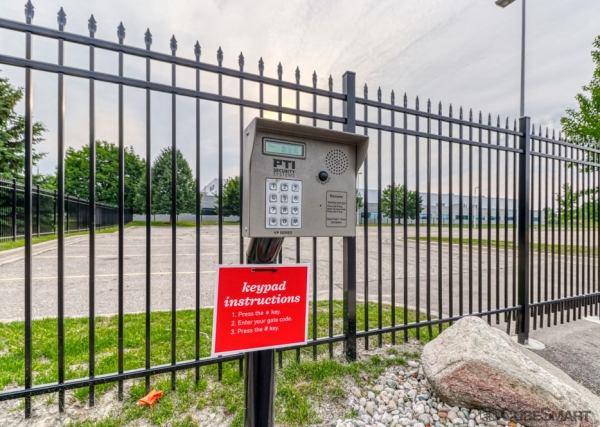 Facility photo: //images.sparefoot.com/medium/239411688c714835d71.jpg