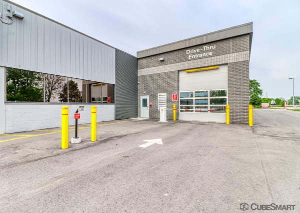 Facility photo: //images.sparefoot.com/medium/23941169e099447bf40.jpg