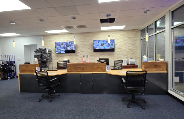 Facility photo: //images.sparefoot.com/medium/2394276883f2194fe5c.jpg