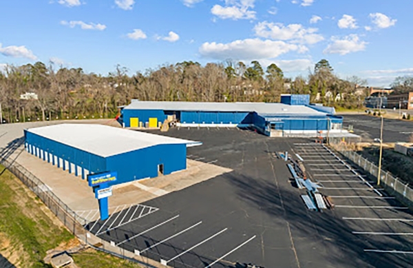 Facility photo: //images.sparefoot.com/medium/23942768879f7a17ff6.jpg