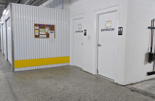 Facility photo: //images.sparefoot.com/medium/23942768879f86a710f.jpg