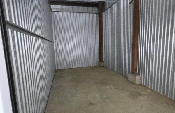 Facility photo: //images.sparefoot.com/medium/23942768879f8823645.jpg