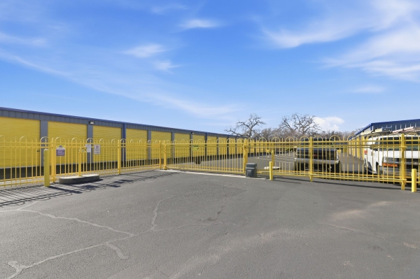 Facility photo: //images.sparefoot.com/medium/239435698f64a16c45e.jpg