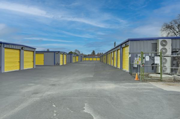 Facility photo: //images.sparefoot.com/medium/239436698c985f50c87.png