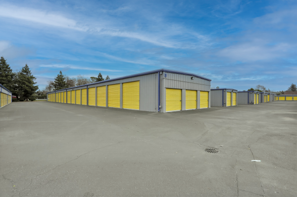 Facility photo: //images.sparefoot.com/medium/239436698c988c54ad7.png