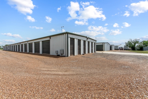 Facility photo: //images.sparefoot.com/medium/239442689dd68582155.jpg