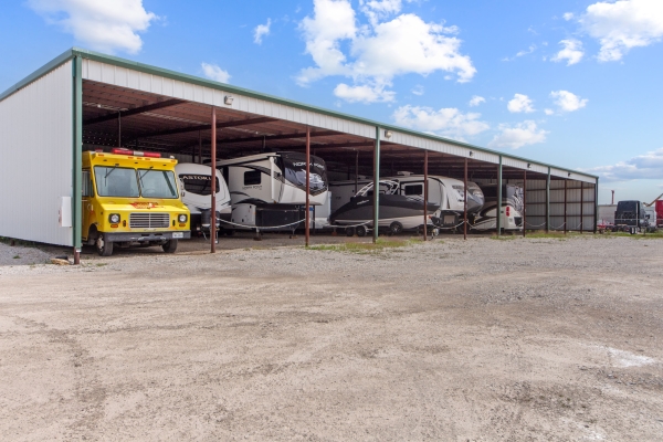 Facility photo: //images.sparefoot.com/medium/239442689dd6e0af5a4.jpg