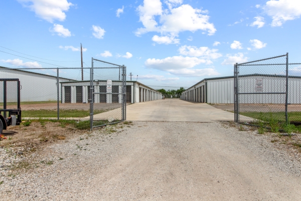 Facility photo: //images.sparefoot.com/medium/239442689dd7dc38bb9.jpg