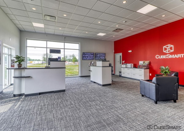Facility photo: //images.sparefoot.com/medium/239443688b2f0785d0c.jpg