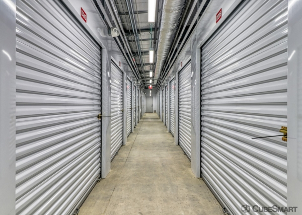 Facility photo: //images.sparefoot.com/medium/239443688b2f08acc4c.jpg
