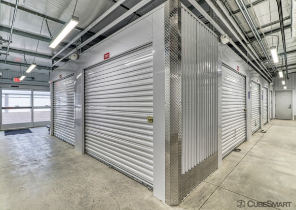 Facility photo: //images.sparefoot.com/medium/239443688b2f09af551.jpg