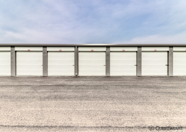 Facility photo: //images.sparefoot.com/medium/23944368906c388b2e7.jpg