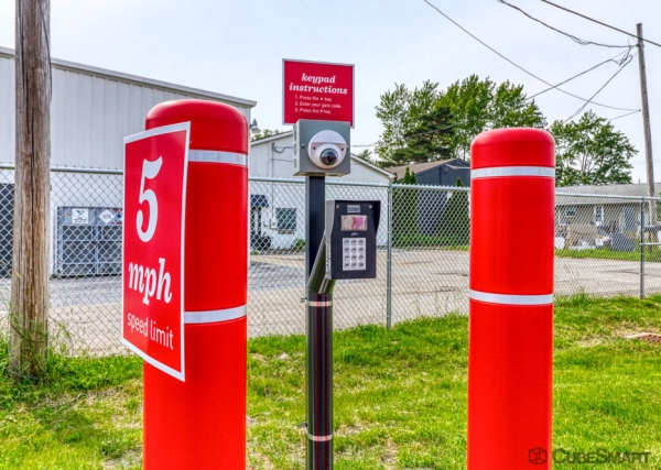 Facility photo: //images.sparefoot.com/medium/23944369f5b9b0903b0.jpg