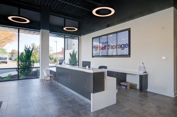 Facility photo: //images.sparefoot.com/medium/2394596953c16f7c0f0.jpg