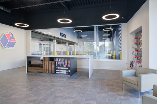 Facility photo: //images.sparefoot.com/medium/2394596953c17c68ec2.jpg