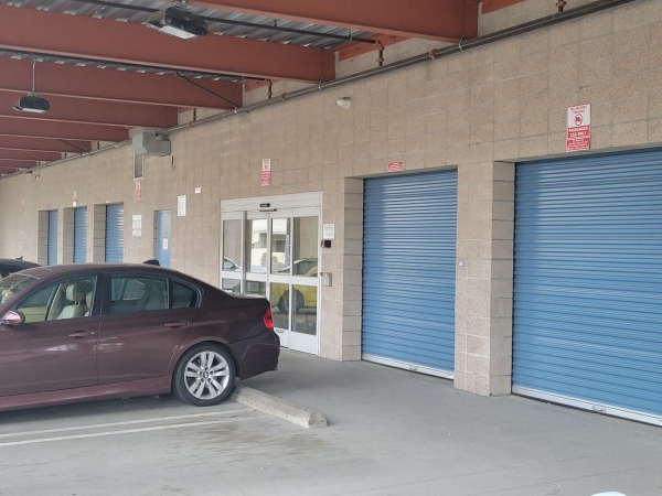 Facility photo: //images.sparefoot.com/medium/239472699431ab3f4d1.jpg