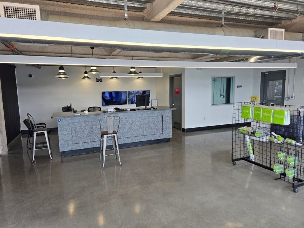 Facility photo: //images.sparefoot.com/medium/239473699431f03cb97.jpg