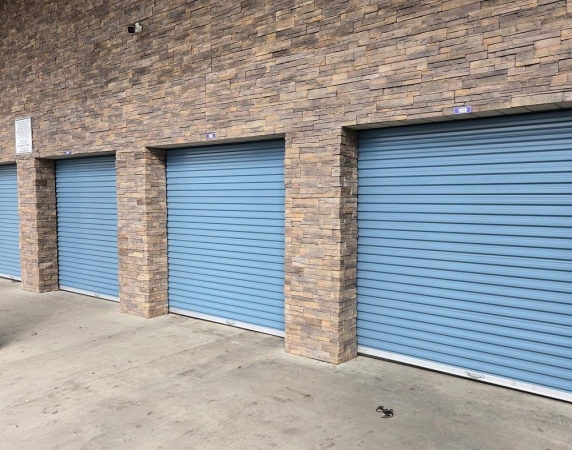 Facility photo: //images.sparefoot.com/medium/239473699431f15adce.jpg