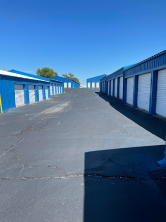 Facility photo: //images.sparefoot.com/medium/23947667a396302e0ef.jpg