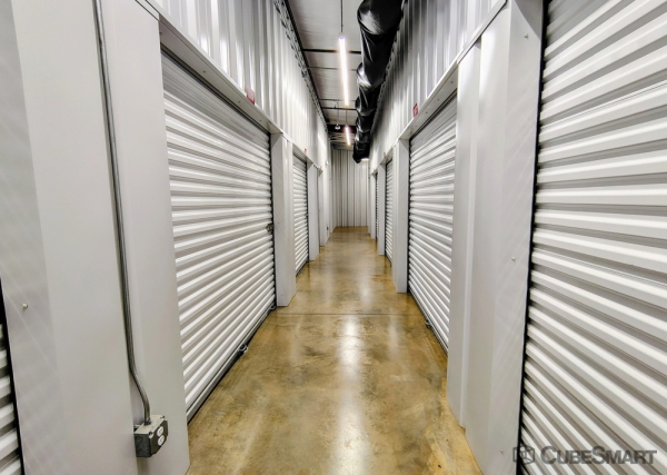 Facility photo: //images.sparefoot.com/medium/23948068807ebc2fc75.jpg