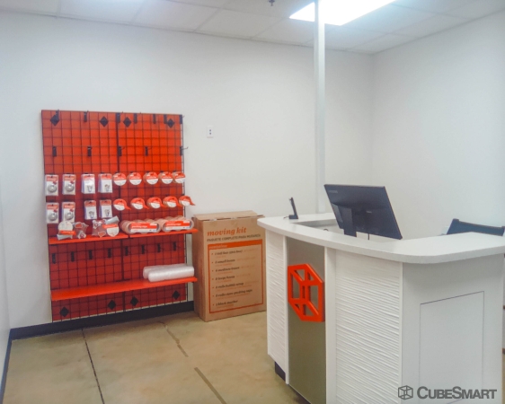Facility photo: //images.sparefoot.com/medium/23948068944584c175d.jpg