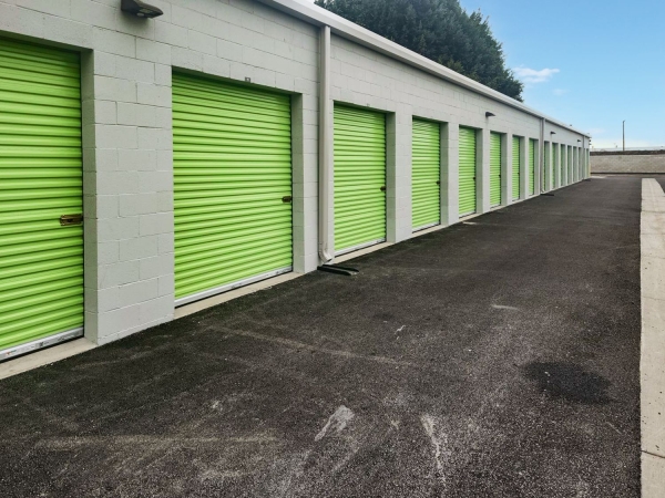 Facility photo: //images.sparefoot.com/medium/239515699431a9760af.jpg