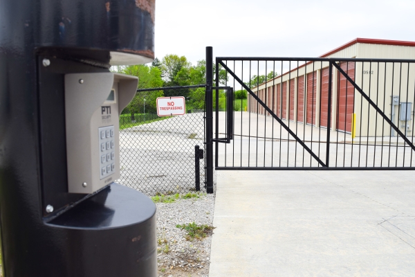 Facility photo: //images.sparefoot.com/medium/239534691f6b3e0eb98.jpg