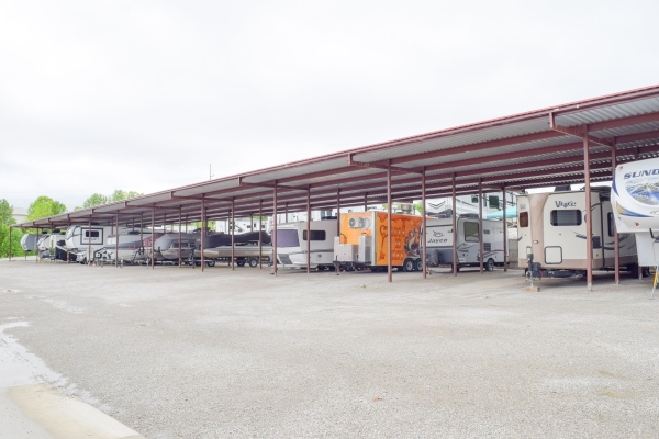 Facility photo: //images.sparefoot.com/medium/239534691f6b402ecf8.jpg