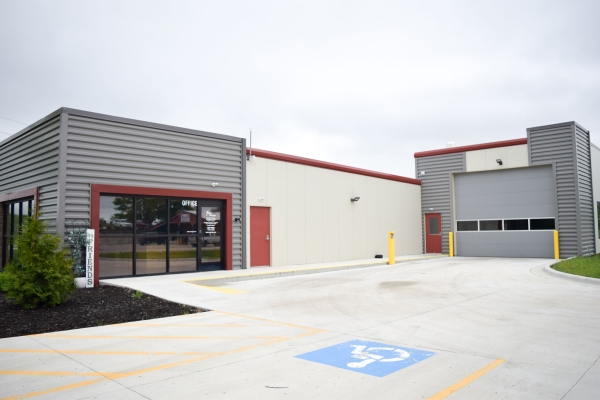 Facility photo: //images.sparefoot.com/medium/239534691f6b4841b22.jpg