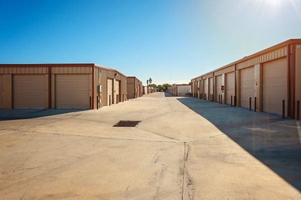 Facility photo: //images.sparefoot.com/medium/2395436913619948cbb.jpg