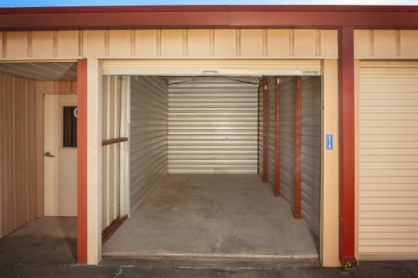 Facility photo: //images.sparefoot.com/medium/239543691361a0d7eee.jpg