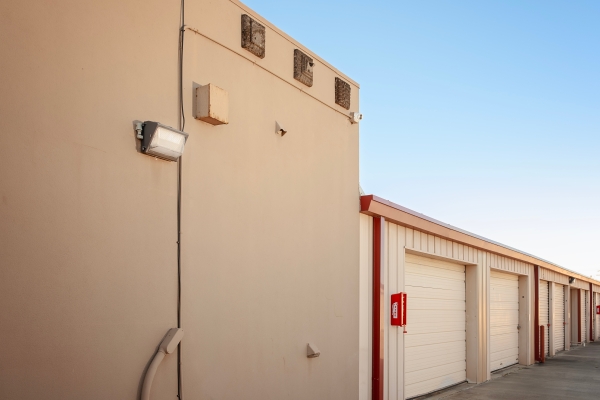 Facility photo: //images.sparefoot.com/medium/239543691361bd6cd2a.jpg