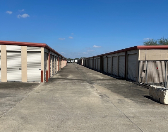 Facility photo: //images.sparefoot.com/medium/23954568754f2a0c632.jpg