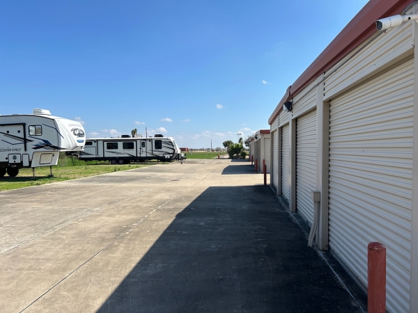 Facility photo: //images.sparefoot.com/medium/23954568754f2b620c5.jpg