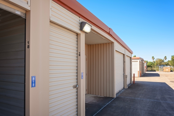 Facility photo: //images.sparefoot.com/medium/239545690e32a6089ea.jpg