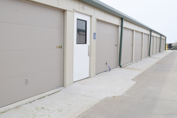 Facility photo: //images.sparefoot.com/medium/239566691f6bf6608de.jpg