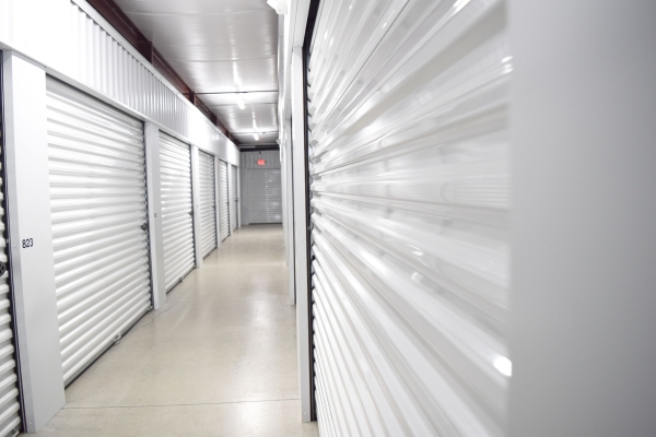 Facility photo: //images.sparefoot.com/medium/239566691f6bfc774ad.jpg