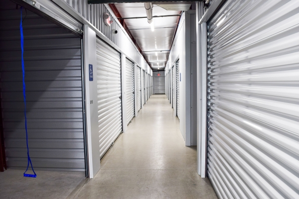 Facility photo: //images.sparefoot.com/medium/239566691f6c0059993.jpg