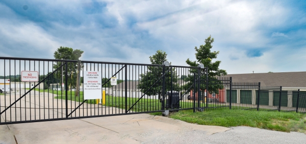 Facility photo: //images.sparefoot.com/medium/23956868f92b5f56819.jpg