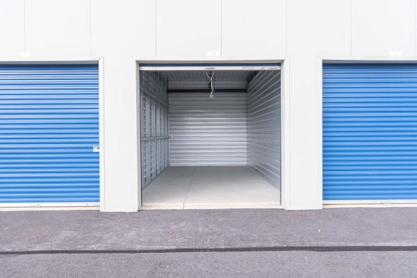 Facility photo: //images.sparefoot.com/medium/2395706941adf75985f.jpg