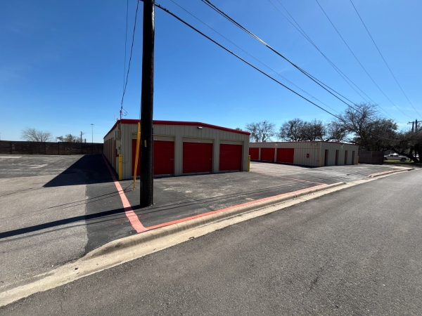 Facility photo: //images.sparefoot.com/medium/2395716a0b31e866fc0.jpg