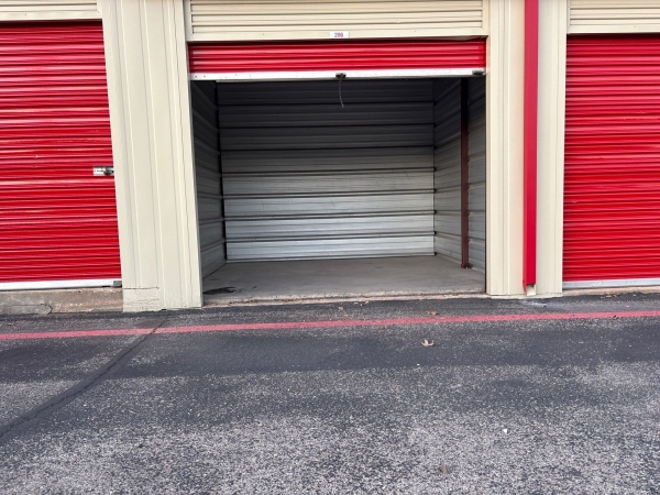 Facility photo: //images.sparefoot.com/medium/2395726a0b326b1fccd.jpg