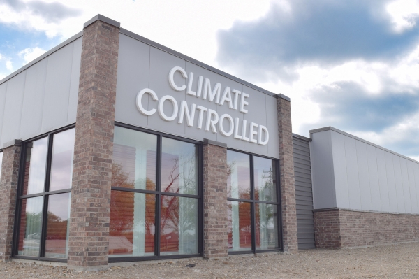Facility photo: //images.sparefoot.com/medium/23958168f7fbd18d780.jpg