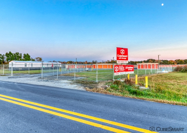 Facility photo: //images.sparefoot.com/medium/23958369143e468af33.jpg