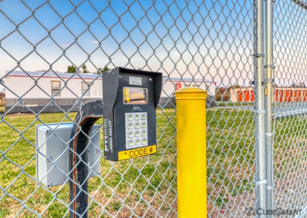 Facility photo: //images.sparefoot.com/medium/239583698d8810b3a5d.jpg