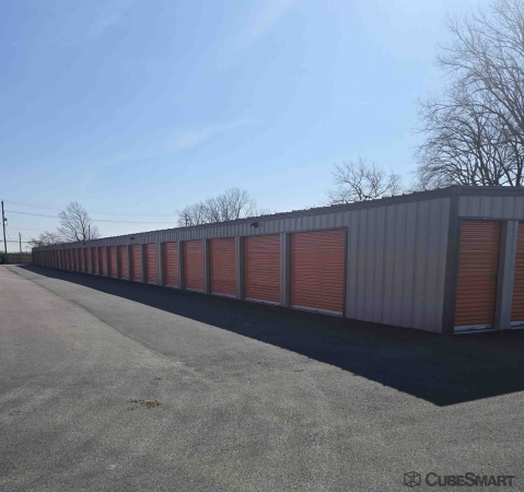 Facility photo: //images.sparefoot.com/medium/239584689463557da8e.jpg