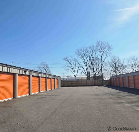 Facility photo: //images.sparefoot.com/medium/2395846894635931bd5.jpg