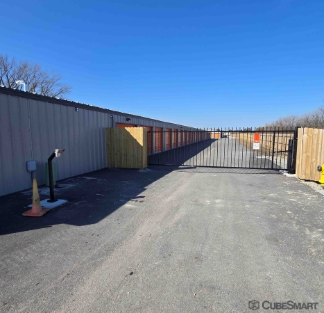 Facility photo: //images.sparefoot.com/medium/2395846894635d08e79.jpg